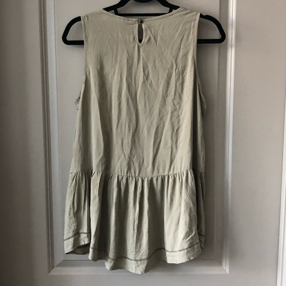 Like new! Olive green embroidered top - Picture 3 of 5